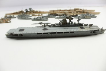 Kriegsmarine Togo NJL Nachtjagdtleitschiff 27 ship models such as submarine, Graf Zeppelin carrier made of wood, scale 1: 1000