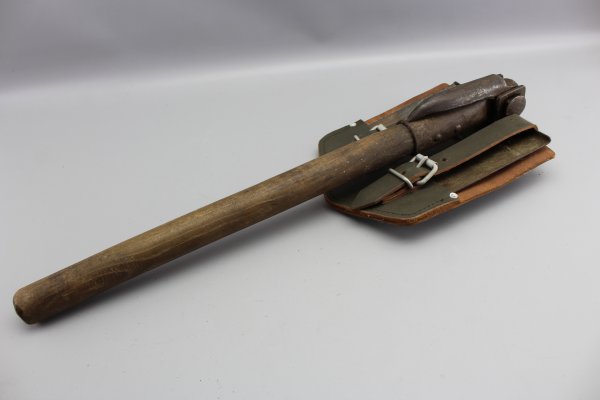 Very early Bundeswehr folding spade with wooden handle from 1959