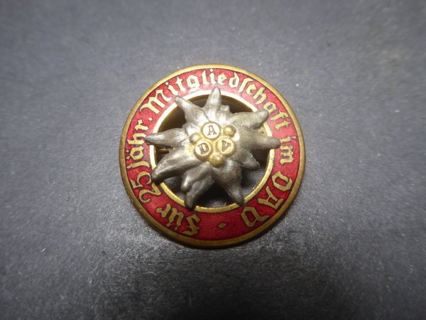 Badge - For 25 years of membership in the DAV (German Alpine Club)